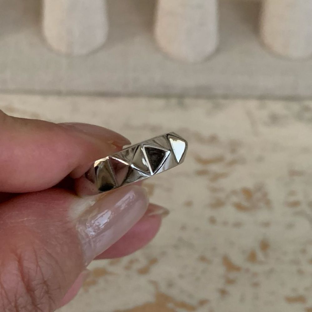 Pyramid ring  - Picture 2 of 3